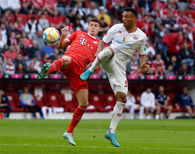 略伦特：很高兴保持不败战绩，和这些优秀球员并肩作战很轻松（略伦特：为不败延续感到欣喜，与顶尖队友并肩作战轻松自如）