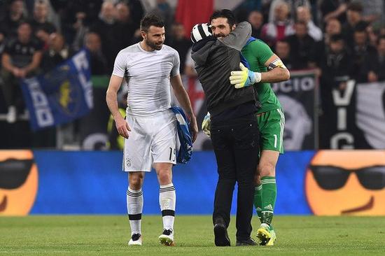 英媒：切尔西预计帕尔默即将复出，出战对阵巴萨阿森纳的比赛（英媒称切尔西预计帕尔默很快复出，将赶上与巴萨、阿森纳的比赛）