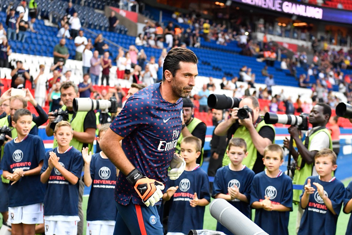 记者：世界杯抽签仪式开始前，大力神杯已经抵达华盛顿（记者：抽签仪式未启，大力神杯已抵华盛顿）