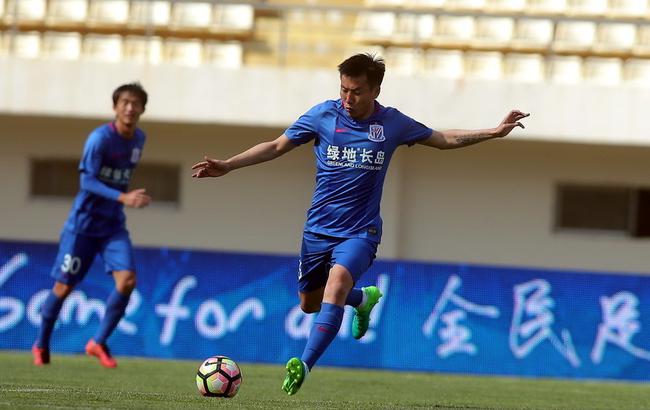 德天空：法兰克福对乌尊要价8000万欧，一些英超俱乐部有意（德天空：法兰克福为乌尊标价8000万欧，英超多队有意）