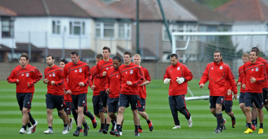 记者：穆斯卡特并不是被“气”走了，他是抽空去上了个厕所（记者：穆斯卡特并非拂袖离场，只是中途去上厕所）