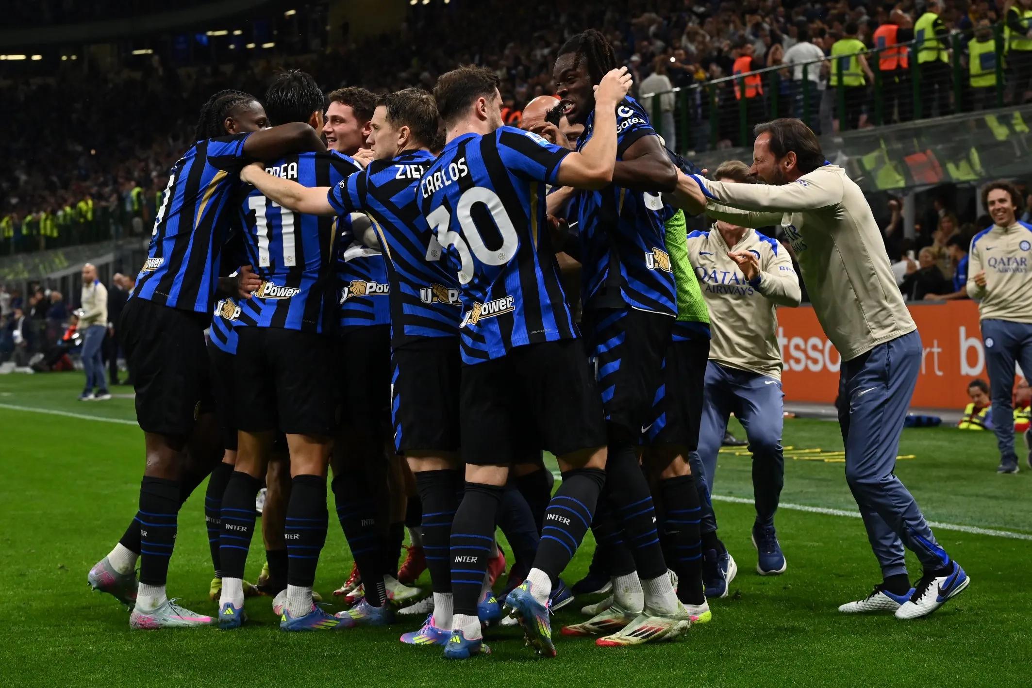 小法：梅西第一次训练就把我晃倒了；现在的球员有点被宠坏了（法布雷加斯：梅西首次训练就把我晃倒，如今的球员有些被惯坏了）